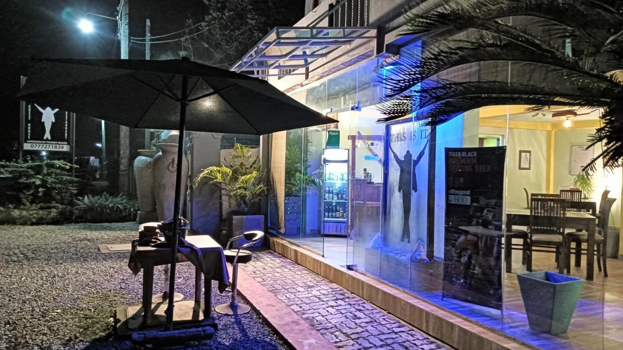 This Is It Airport Hotel And Restaurant ネゴンボ エクステリア 写真